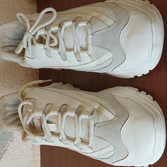 Hotwind Other - Hotwind unisex white sneakers Uk10